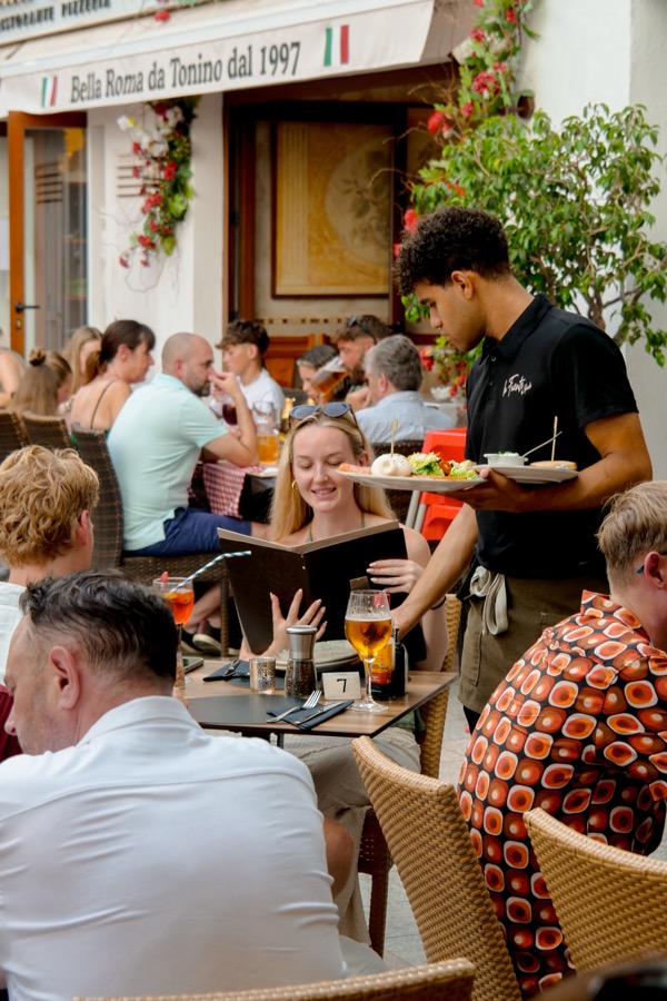 Delicious food and drinks at La Fuente restaurant